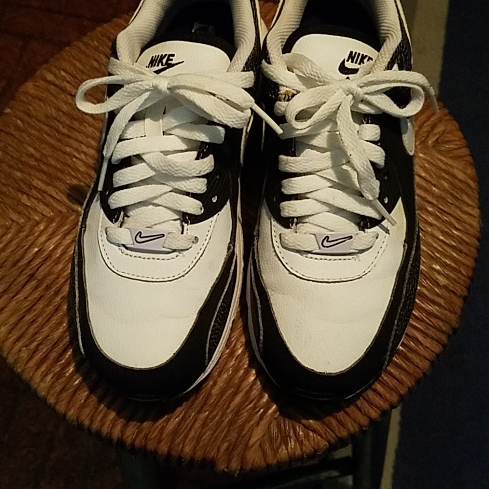 Airmax Sneakers Size 5 in Boys